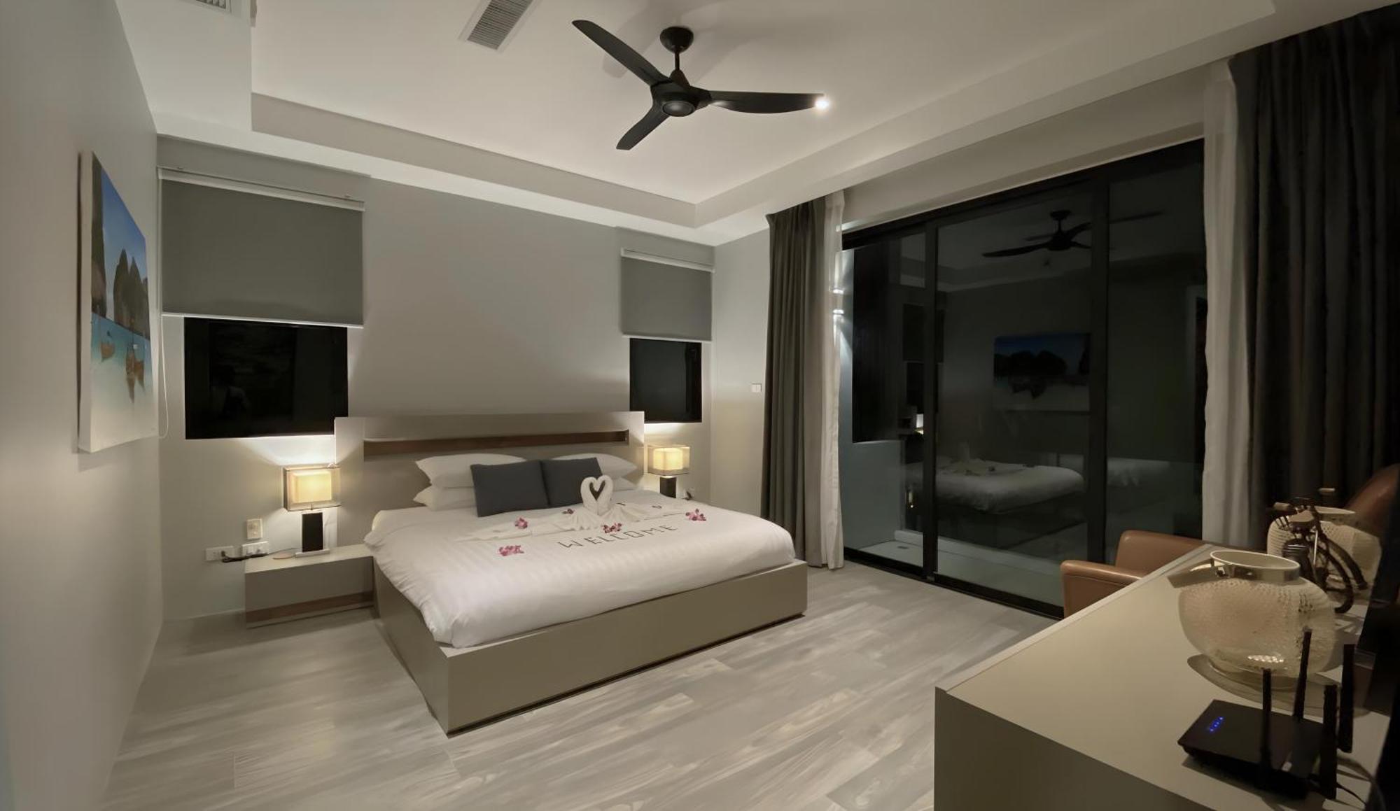 Twin Villas Seaview Kata Exterior photo