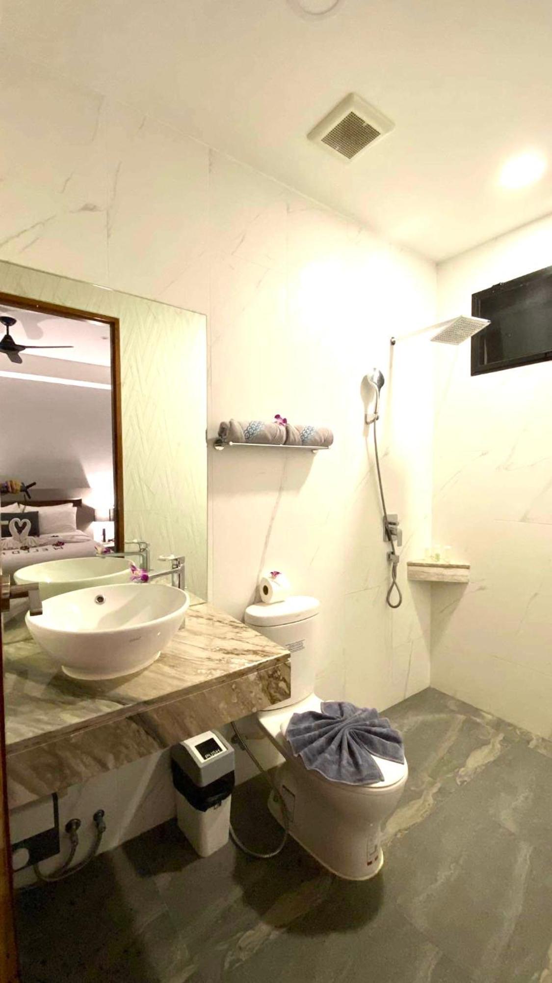 Twin Villas Seaview Kata Exterior photo